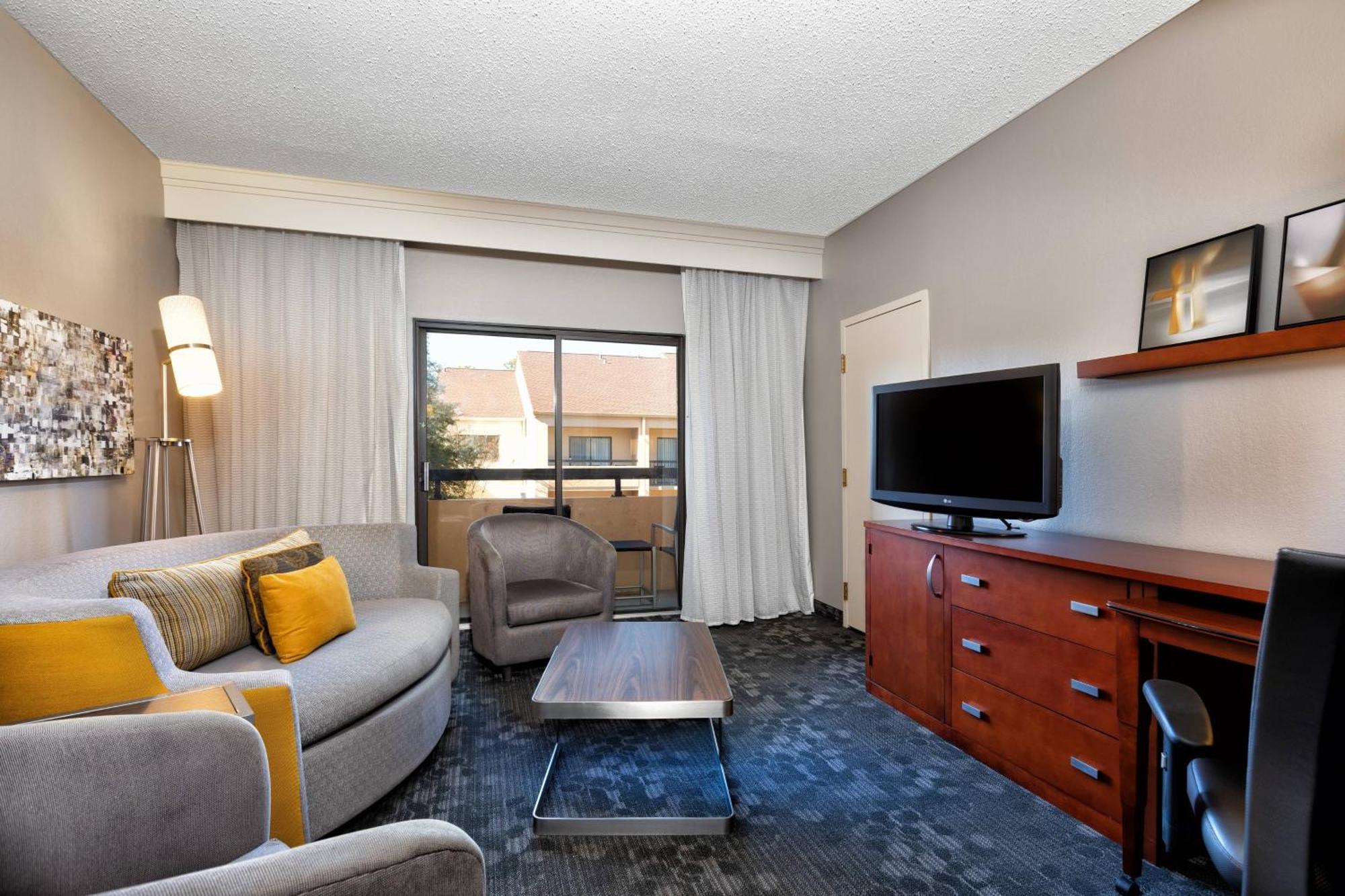 Courtyard By Marriott Dallas-Fort Worth/Бедфорд Екстер'єр фото